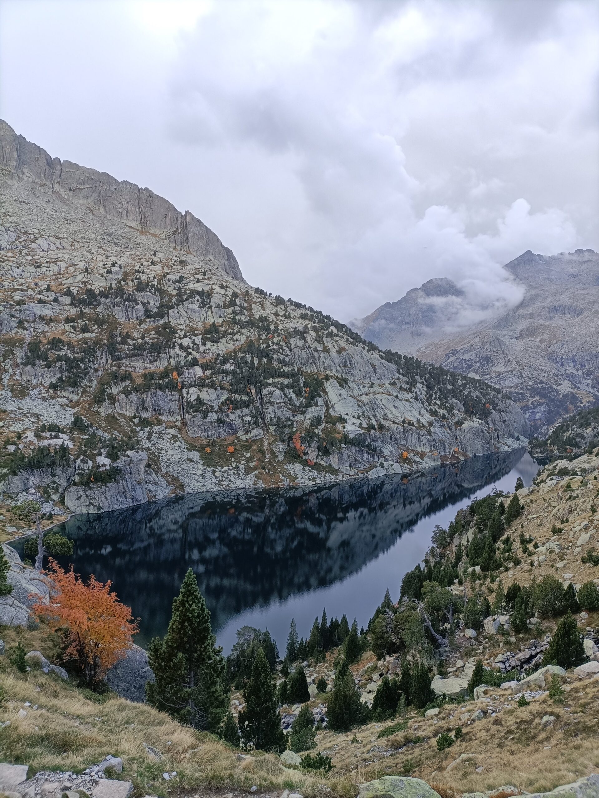 Persones descansant amb vistes panoràmiques