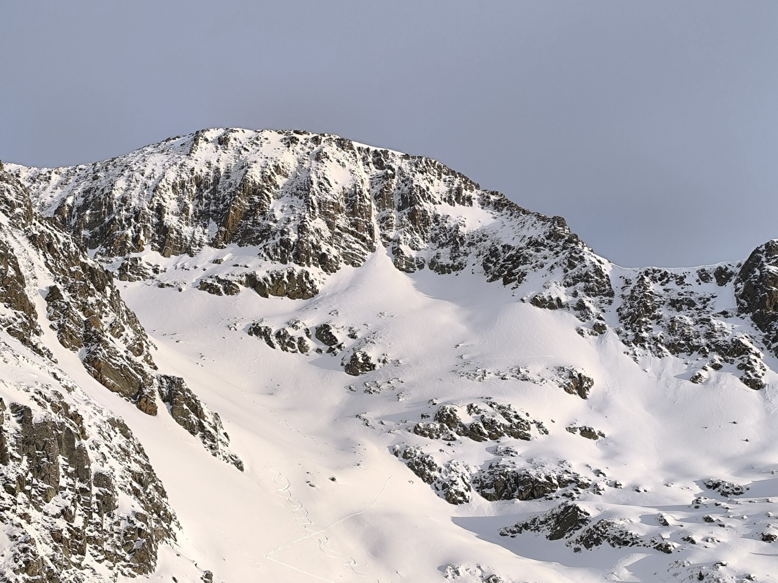 Muntanyes nevades a l'Alt Pirineu, prop de Tavascan